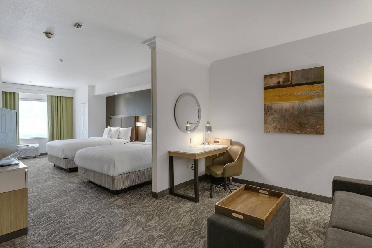 Queen Suite with Trundle Bed - Hearing Accessible
