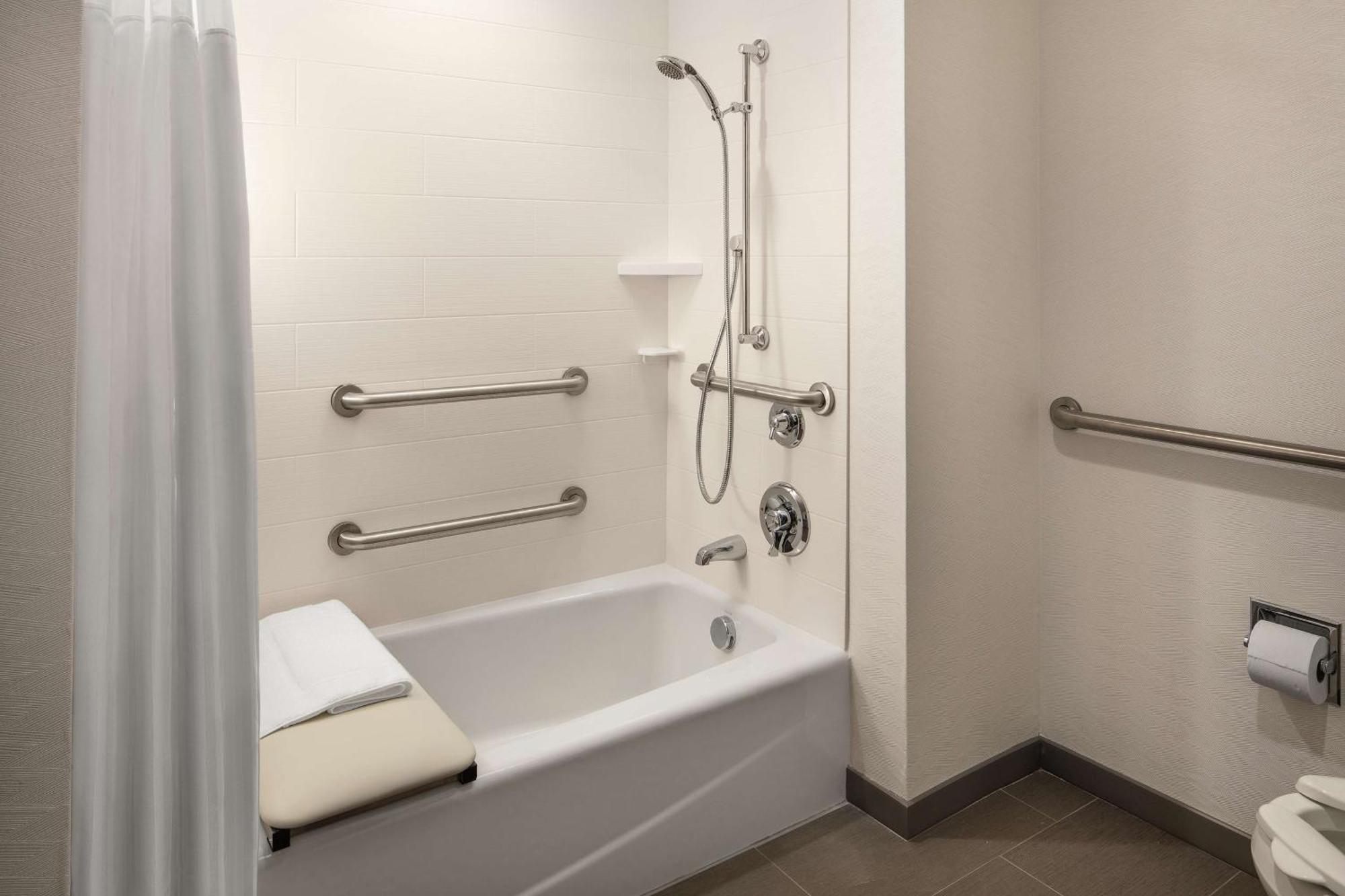 King Room Accessible Tub Mobility Access