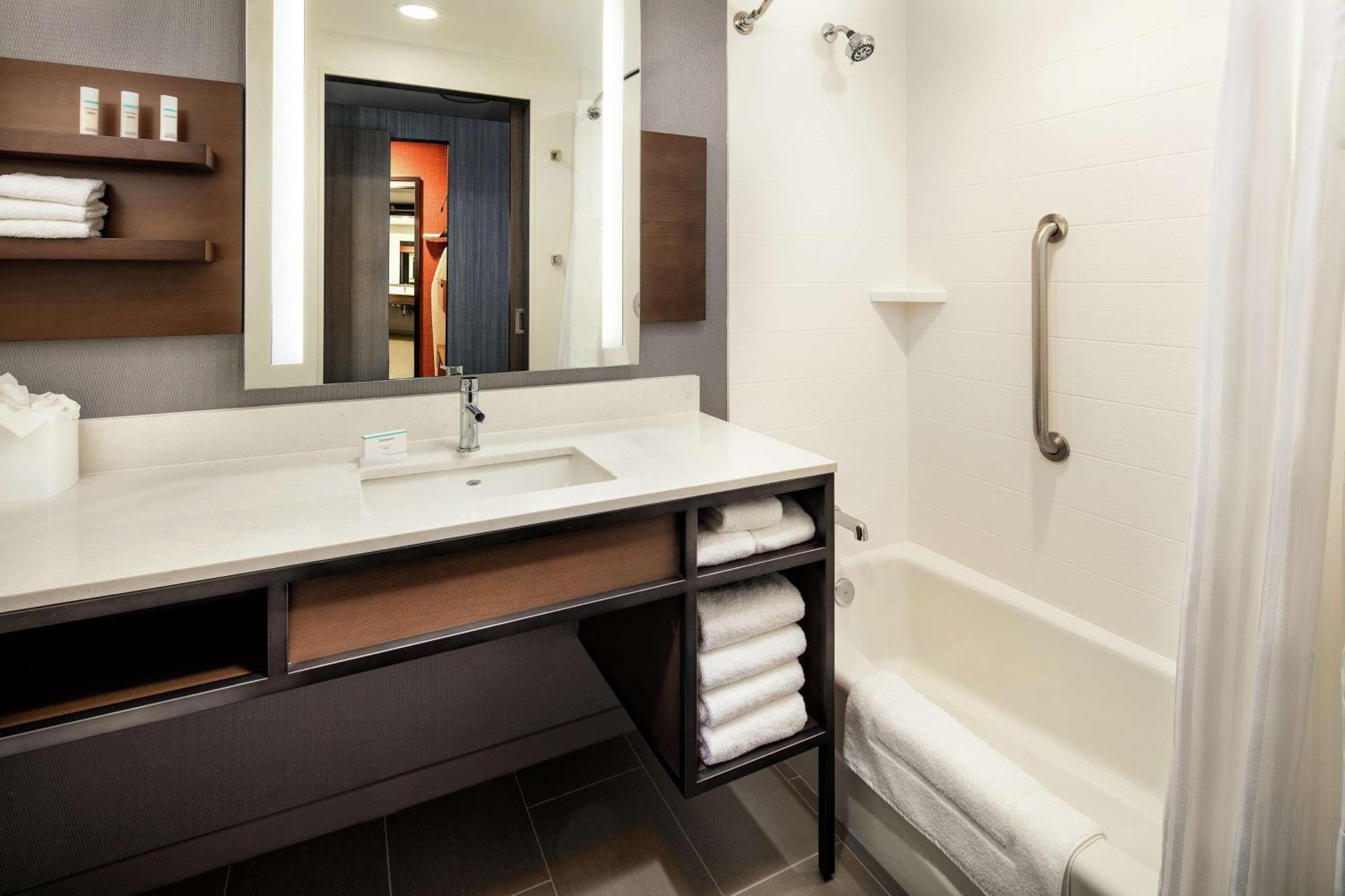 King Room Accessible Tub Mobility Access