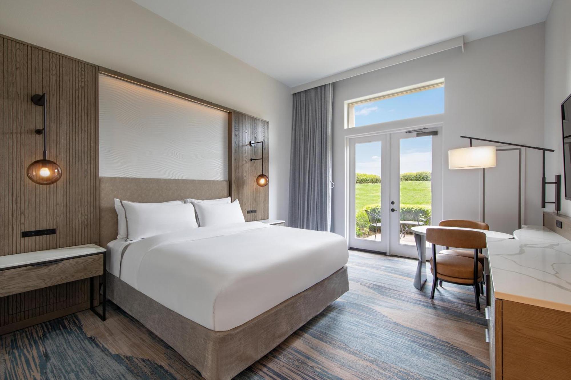 Guest Room, 1 King,1580179722:JPEG