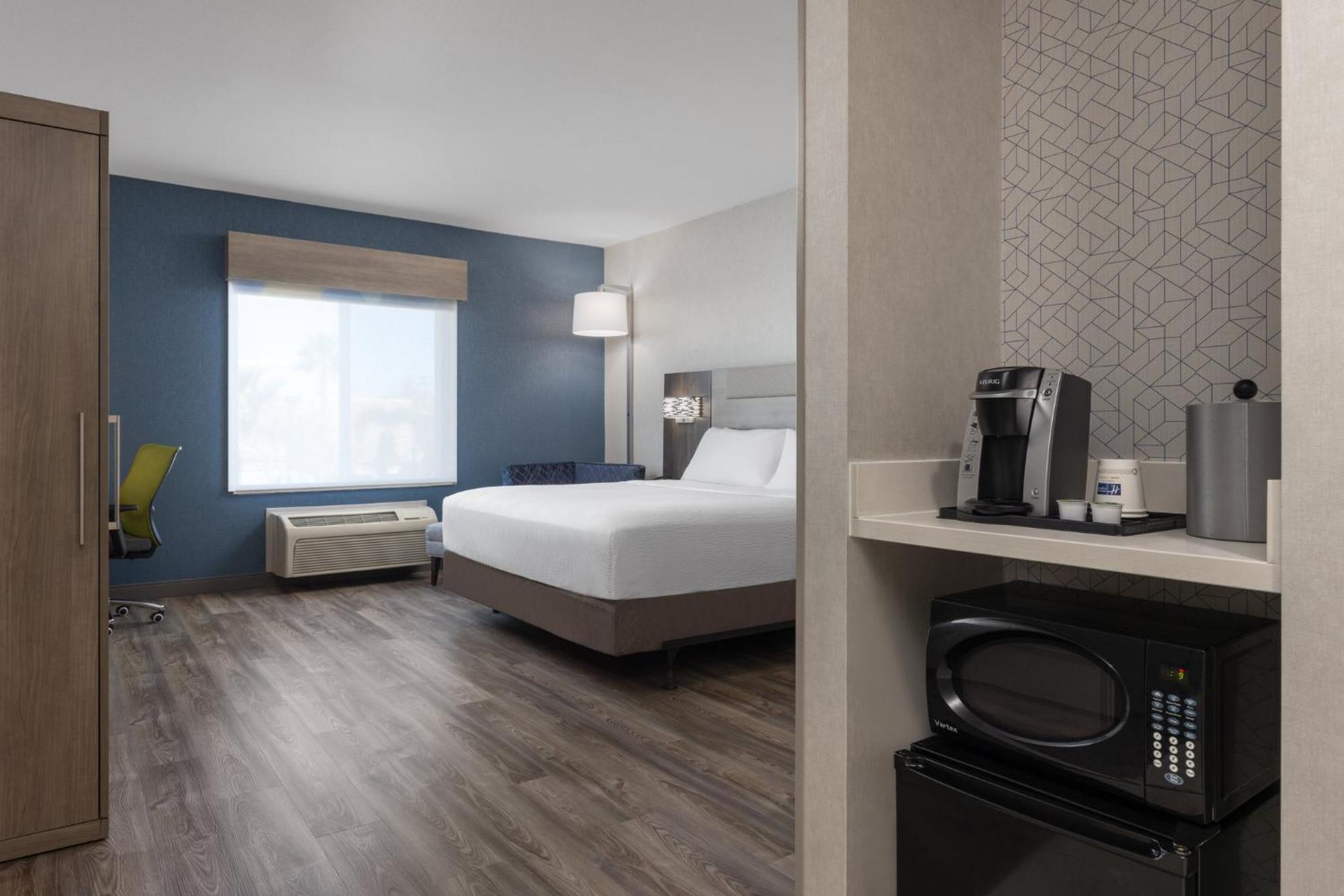 Standard King Room - Communications Accessible