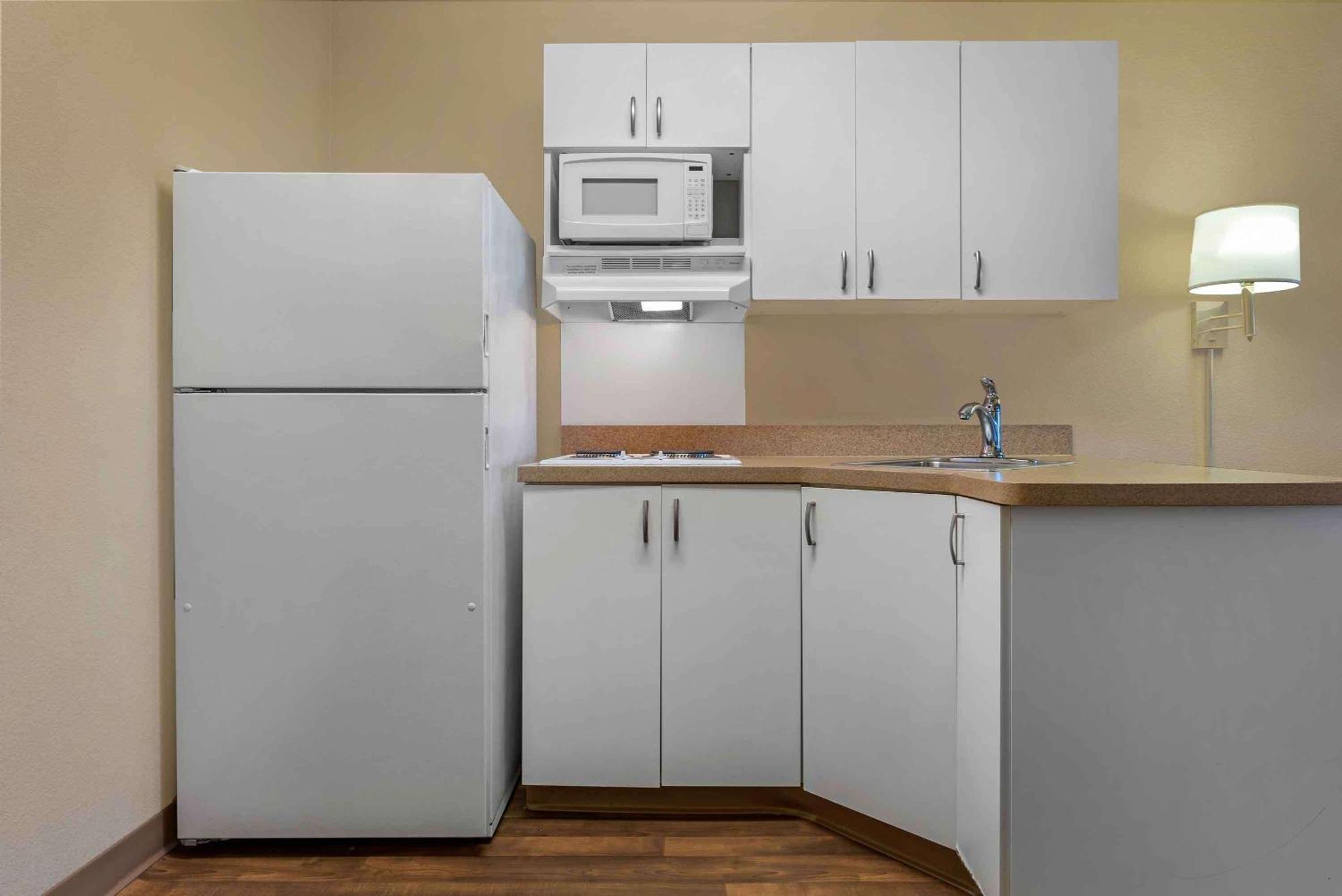 1 King Bed | Non-Smoking Kitchen Shower