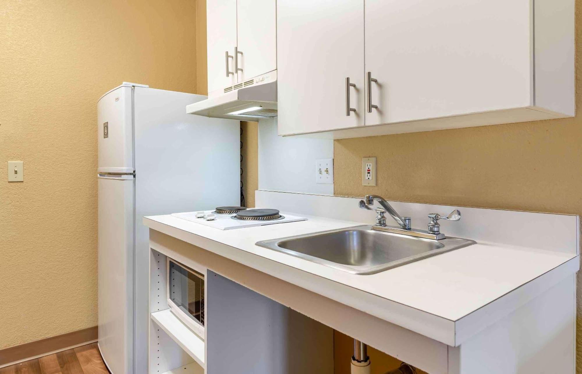 1 Queen Bed | ADA or RI Shower or Smoking or Kitchen