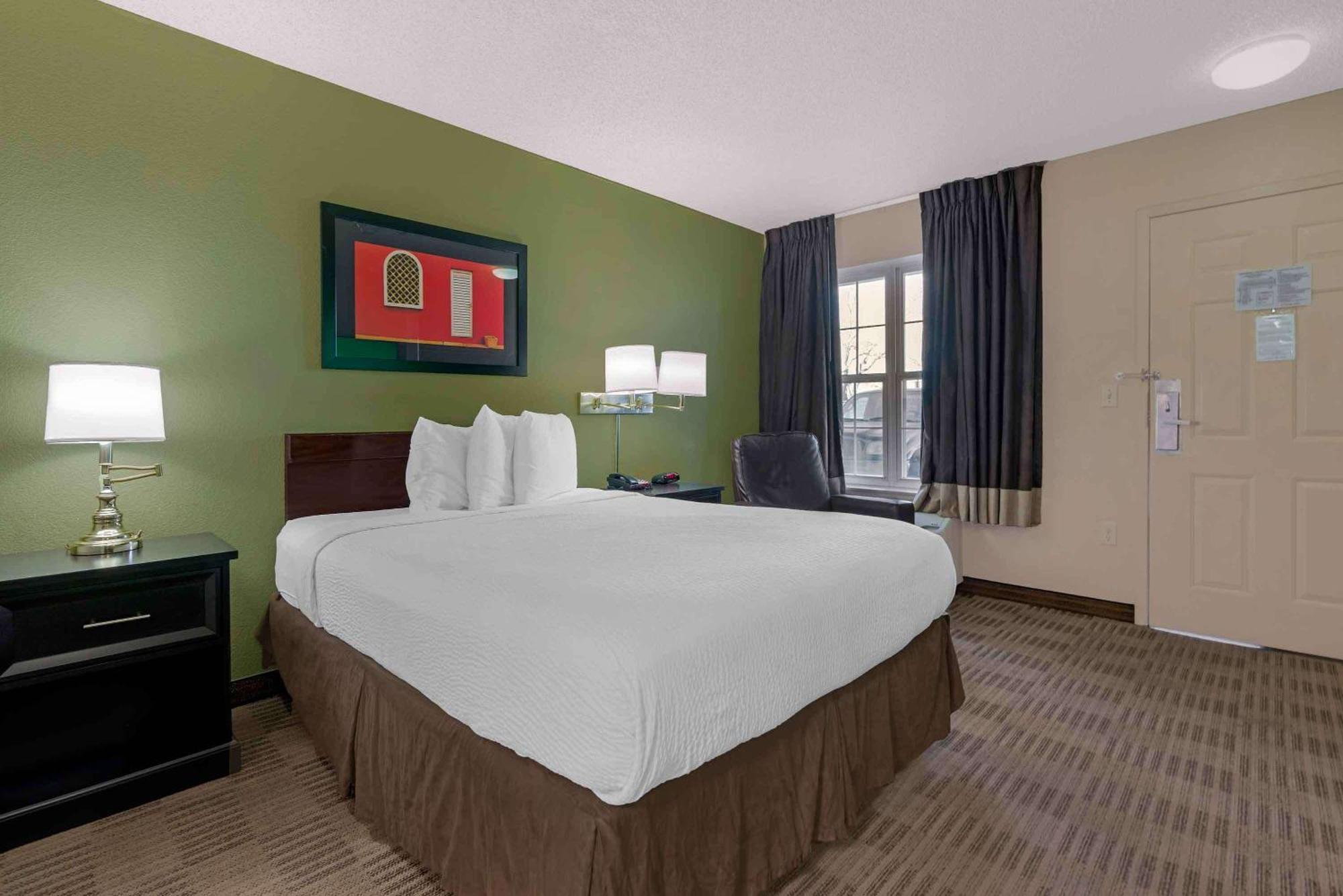 1 King Bed | Mob Acc RI Shwr Ste Nsmk Ktchn