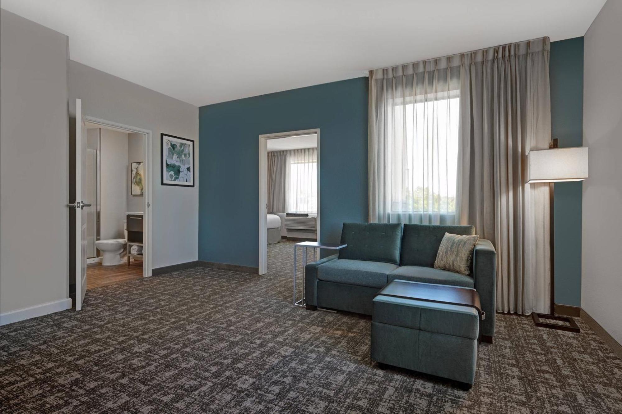 1 Bedroom Suite 1 King Sofa bed