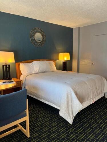 Deluxe Queen Room