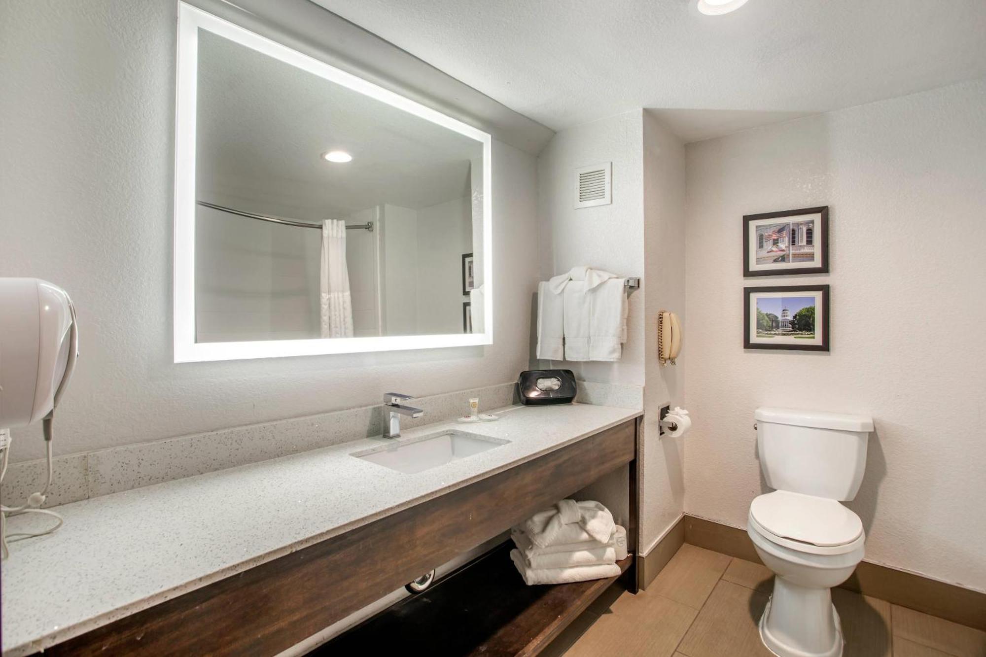 King Suite Non-Smoking
