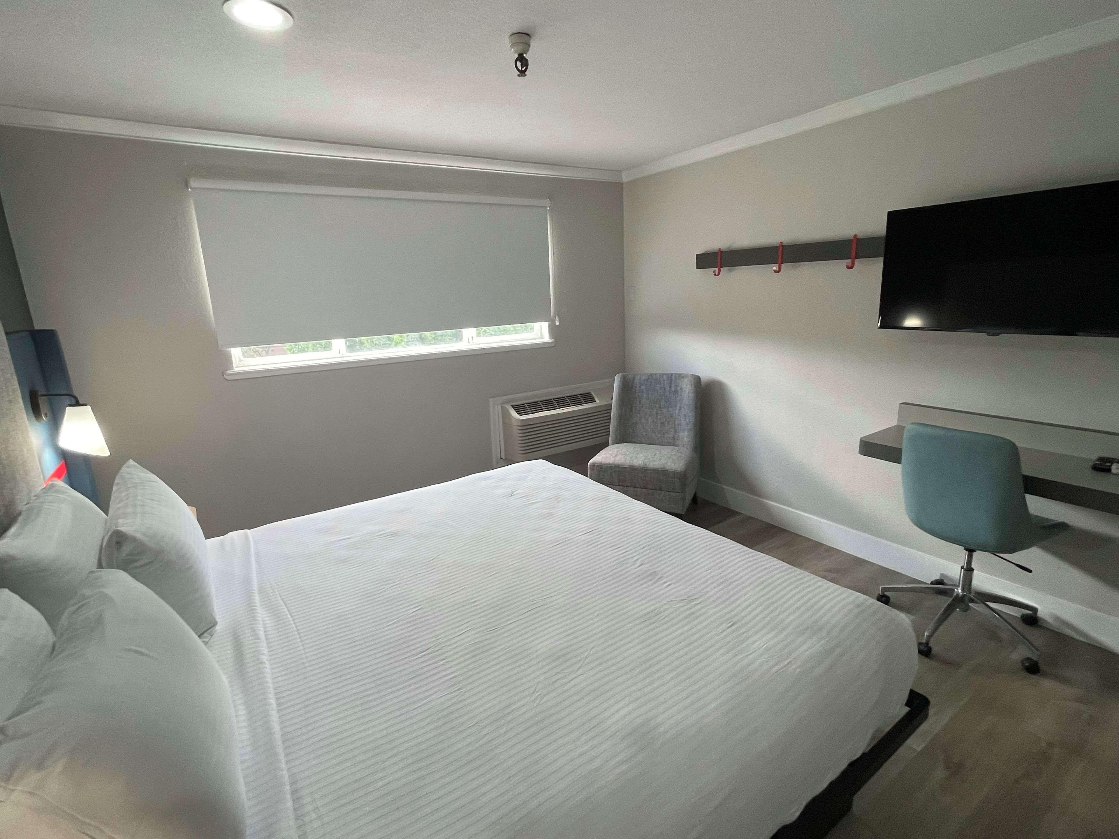 Queen Suite Two Queen Beds Full Kitchen Non-Smoking