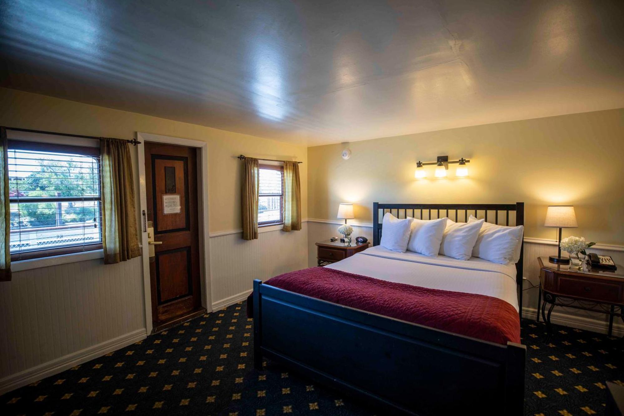 River View Queen Stateroom