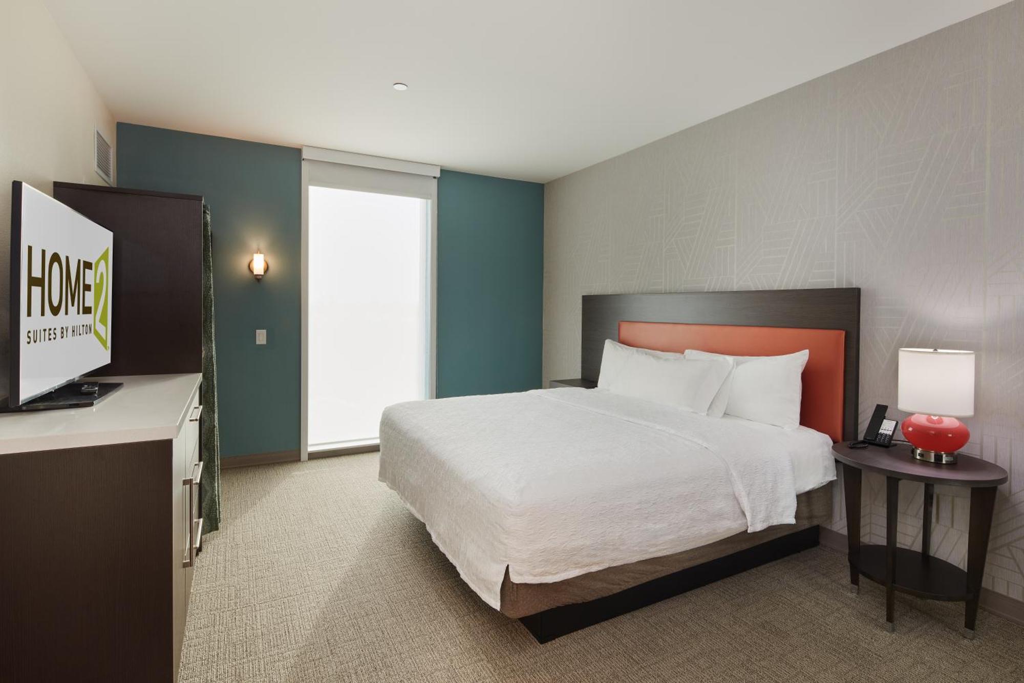 One-Bedroom Corner King Suite