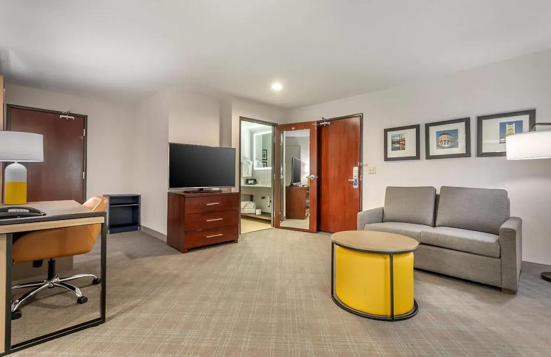 Comfort Suites Downtown Sacramento-1