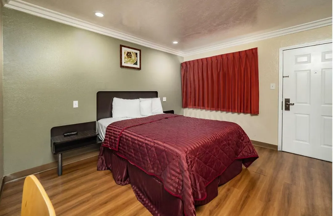 Travelodge By Wyndham Sacramento Convention Center-1