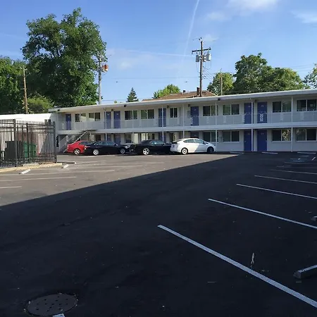 Travelodge By Wyndham Sacramento Convention Center-2