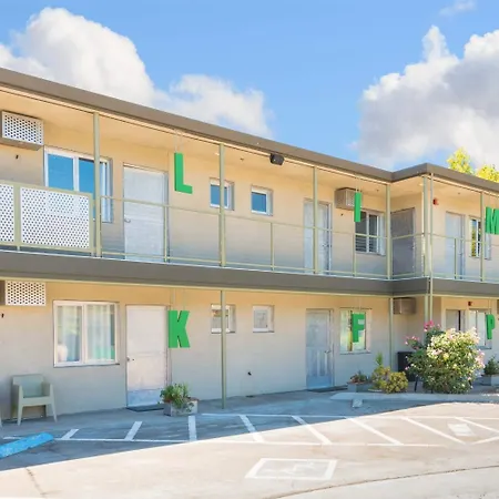 The Greens Hotel On Del Paso-3