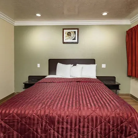 Travelodge By Wyndham Sacramento Convention Center-3