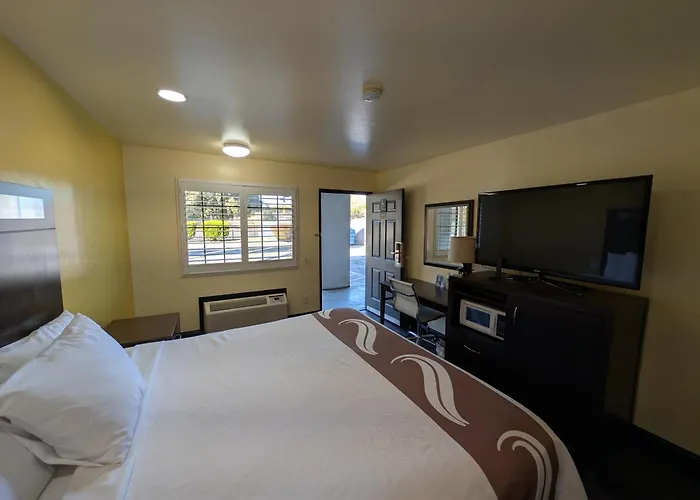 Crossroads Inn - Sacramento